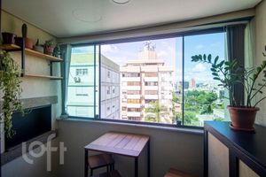 Image 10 - 930124