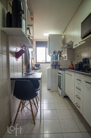 Image 16 - 930124