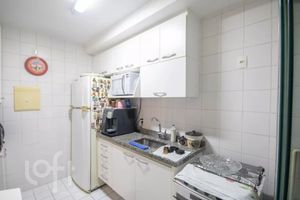 Image 15 - 930147