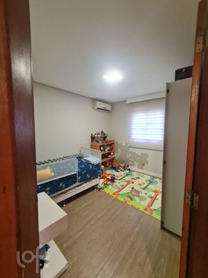 Image 21 - 930193