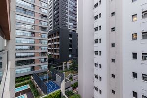 Image 6 - 930252
