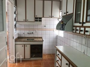 Image 5 - 930267