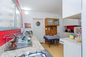 Image 31 - 930271