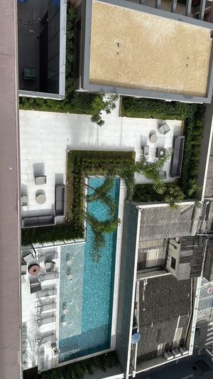 Image 21 - 930279