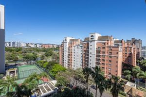 Image 5 - 930337