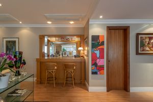 Image 21 - 930341
