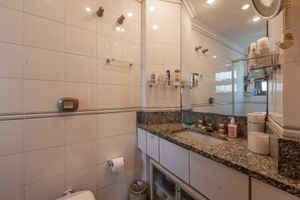 Image 19 - 930341