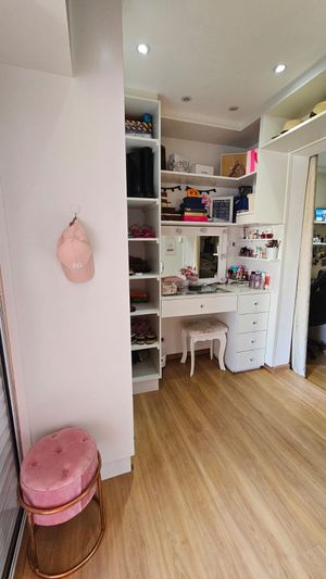 Image 7 - 930350