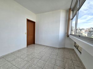 Image 7 - 930370