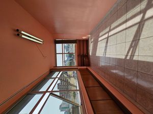 Image 0 - 930370