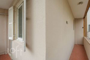 Image 11 - 930375