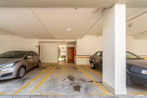 Image 24 - 930465