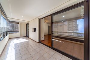 Image 7 - 930465