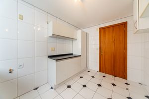 Image 19 - 930465