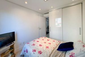 Image 18 - 930478