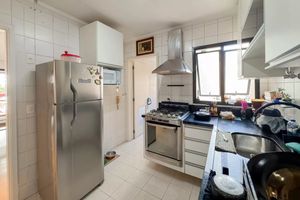 Image 11 - 930478