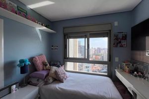 Image 10 - 930482