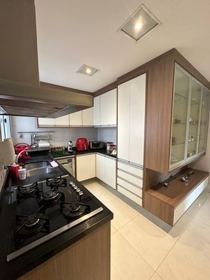 Image 4 - 930493