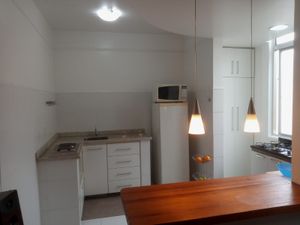 Image 3 - 930502