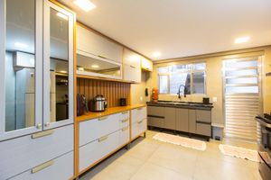 Image 4 - 930503