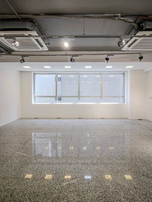 Image 7 - 930517