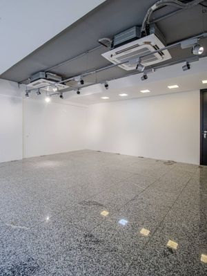 Image 10 - 930517