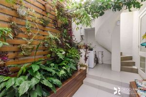 Image 21 - 930518