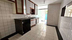Image 4 - 930533