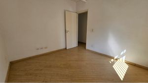Image 8 - 930533