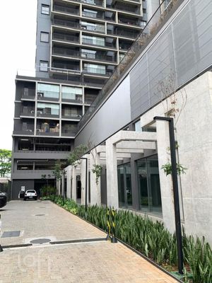 Image 15 - 930543