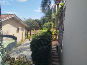 Image 12 - 930552