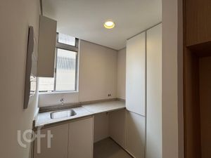 Image 7 - 930555