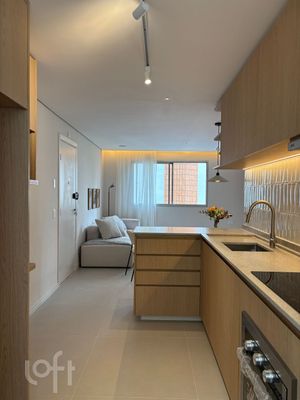 Image 6 - 930555