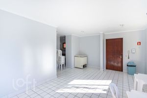 Image 4 - 930562