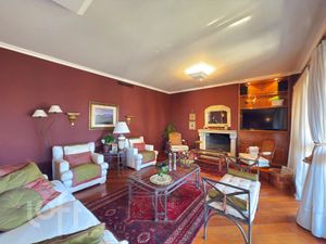 Image 10 - 930657