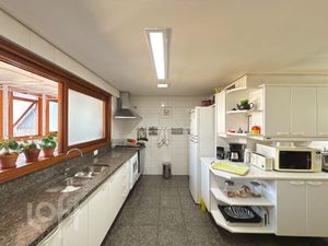 Image 28 - 930657