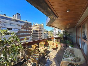 Image 19 - 930657