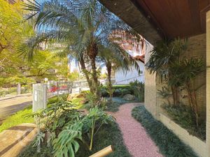 Image 4 - 930657