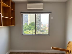 Image 10 - 930675