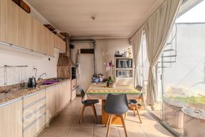 Image 17 - 930680