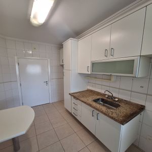 Image 4 - 930681