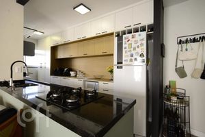 Image 1 - 930696