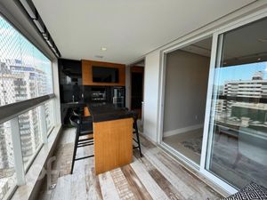 Image 11 - 930733