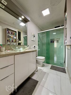 Image 4 - 930747