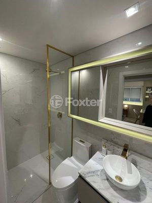 Image 5 - 930749