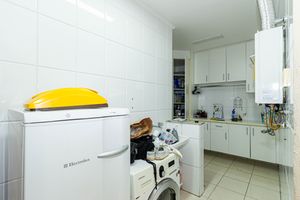 Image 42 - 930755