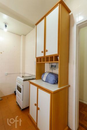 Image 34 - 930812