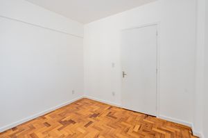 Image 7 - 930817