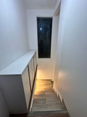 Image 8 - 930820