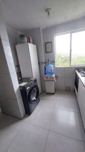 Image 8 - 930835
